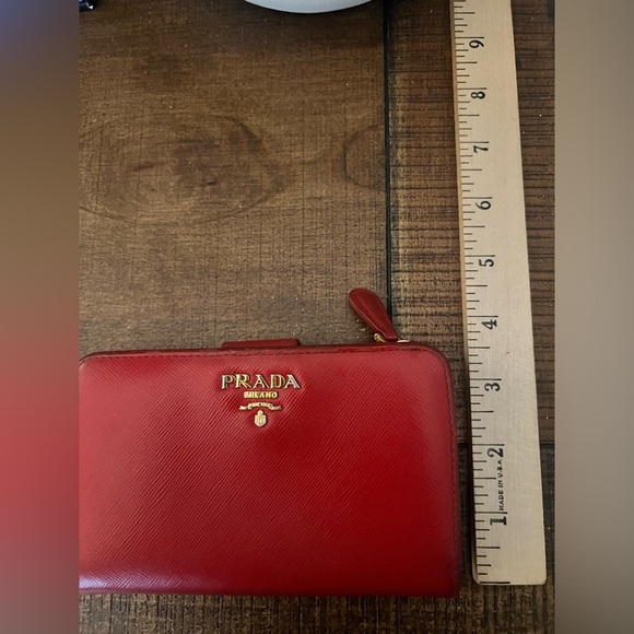 Prada Saffiano Wallet (with COA) - Picture 13 of 15